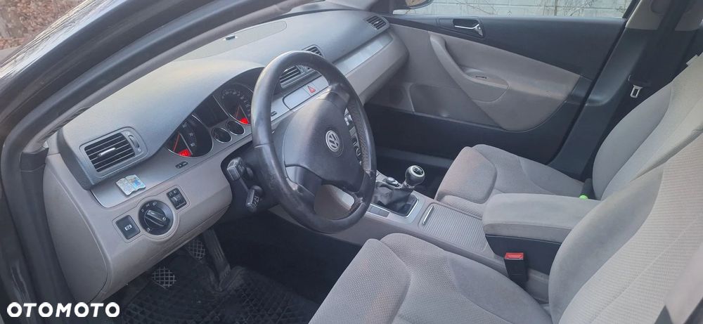 Volkswagen Passat 2.0 FSI Comfortline - 6