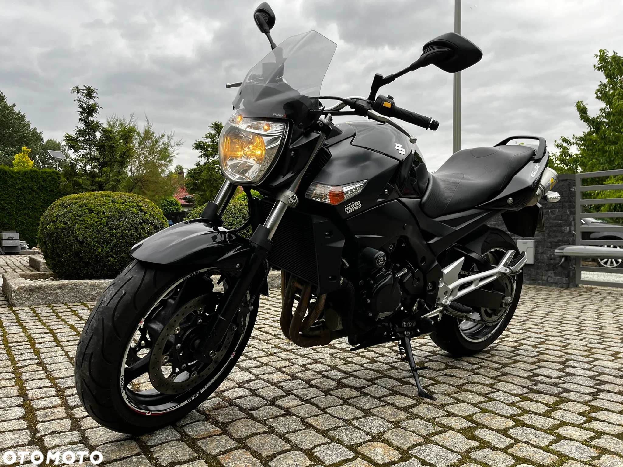 Suzuki GSR - 3