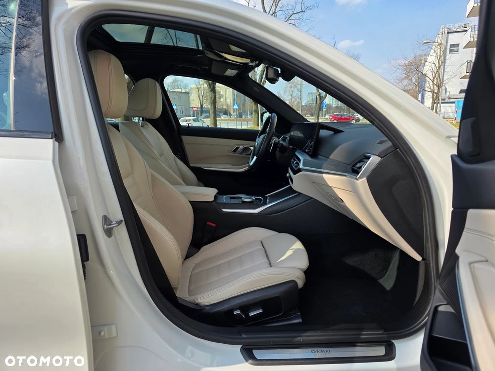 BMW Seria 3 330e xDrive M Sport - 37