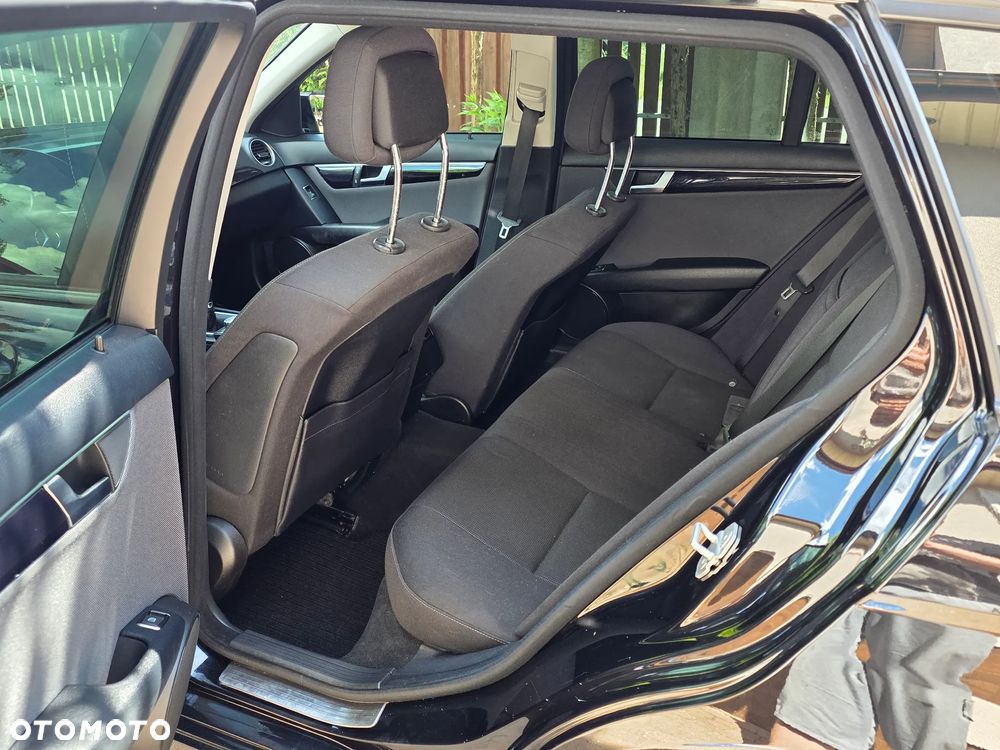 Mercedes-Benz Klasa C 180 BlueEFFICIENCY Elegance - 30