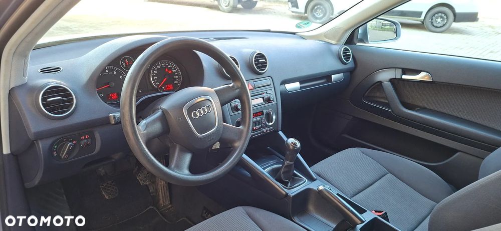 Audi A3 3-drzwiowe 1.6 Ambiente - 23