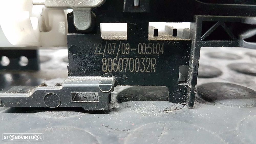 PUXADOR EXTERIOR FRENTE ESQUERDO RENAULT MEGANE III BERLINA 5 P AUTHENTIQUE - 2