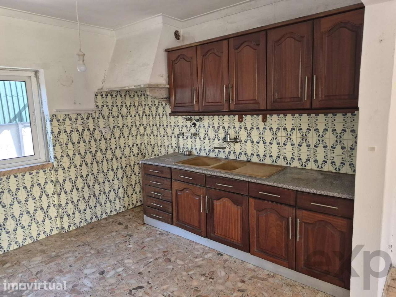 Moradia T4 para remodelar - Grande imagem: 4/18