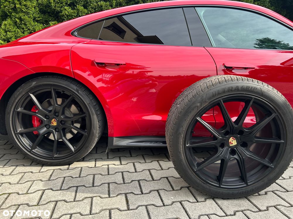 Porsche Taycan - 18