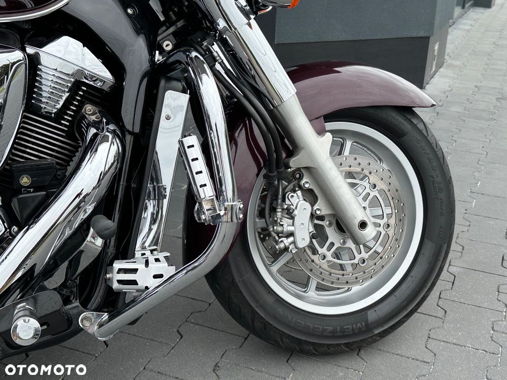 Suzuki Intruder - 12