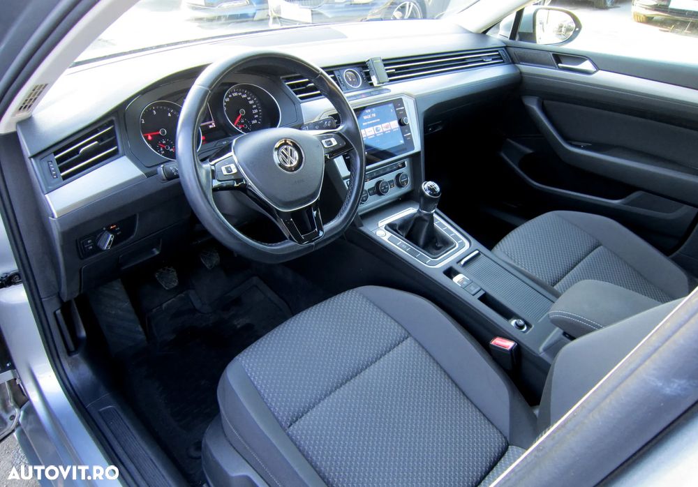 Volkswagen Passat - 12
