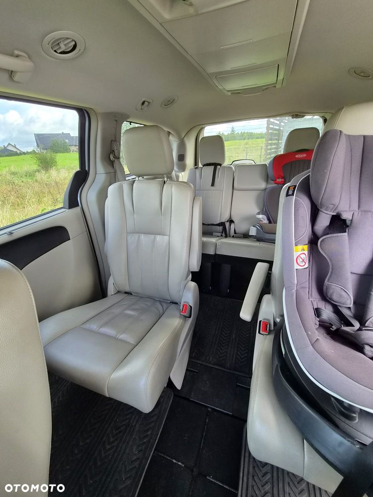 Chrysler Town & Country 3.6 Limited - 12