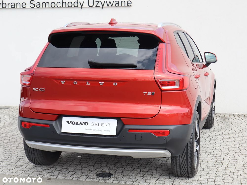 Volvo XC 40 T5 AWD Momentum Pro - 4