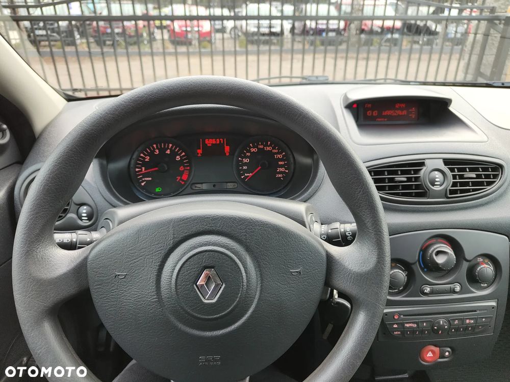 Renault Clio 1.2 16V 75 Expression - 20
