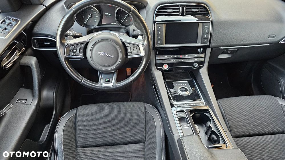 Jaguar F-Pace 30d AWD 300 Sport - 8