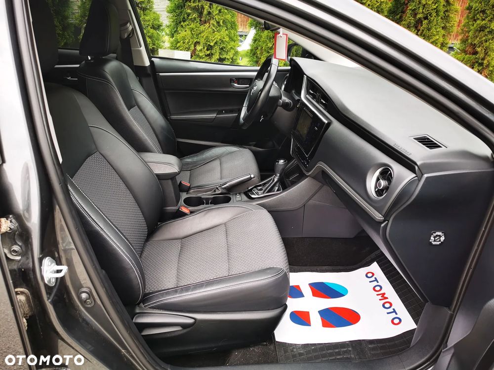 Toyota Corolla 1.6 Executive MS - 24