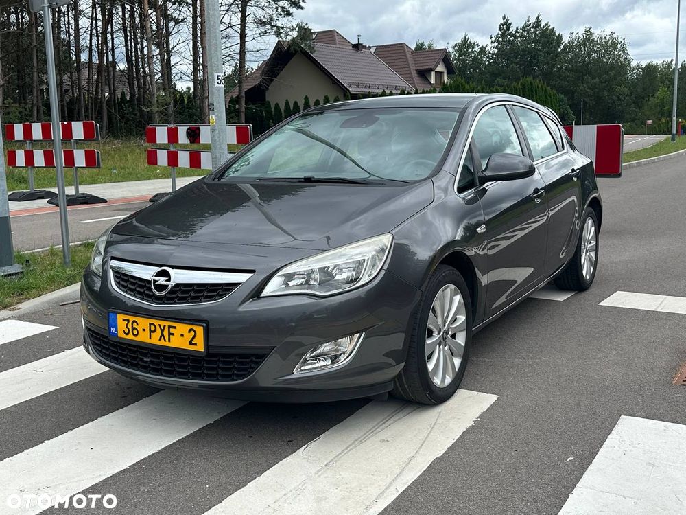 Opel Astra 1.4 Turbo Cosmo - 1