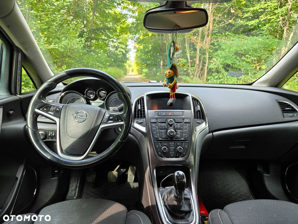 Opel Astra 2010 photo 3