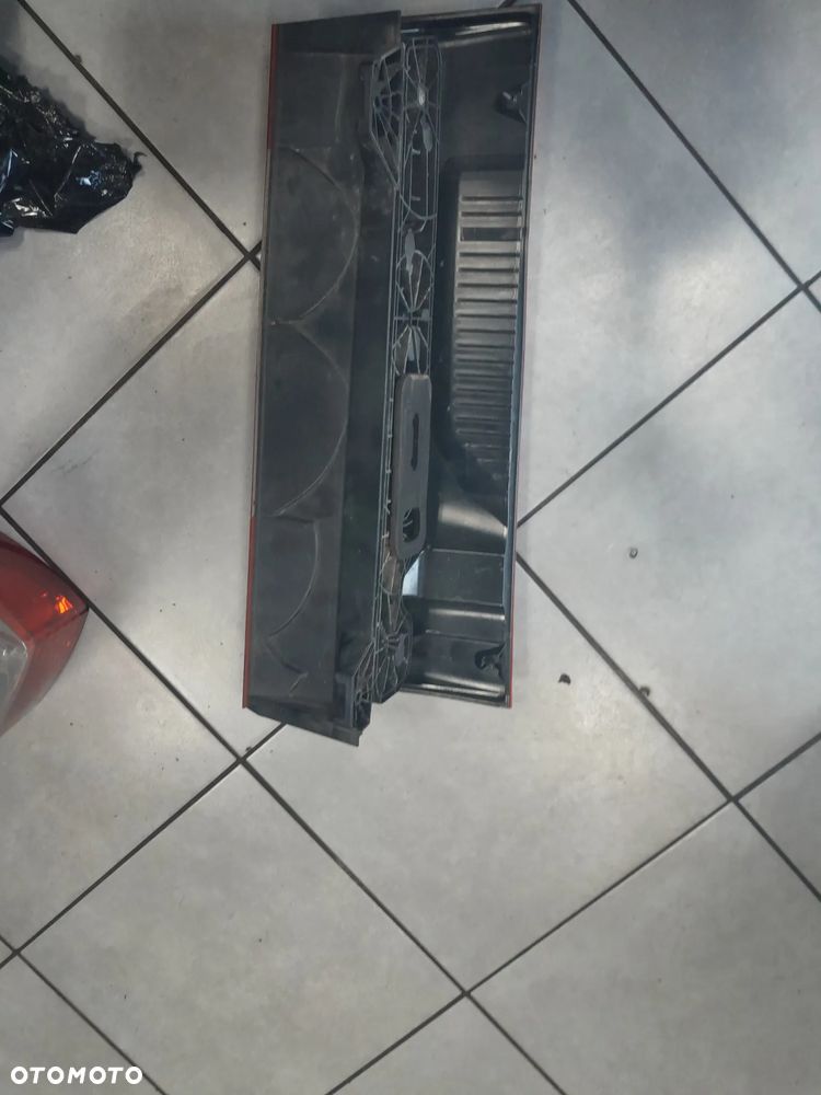 Lampa tylna lewa Mercedes Sprinter 907 A9108200000 - 2