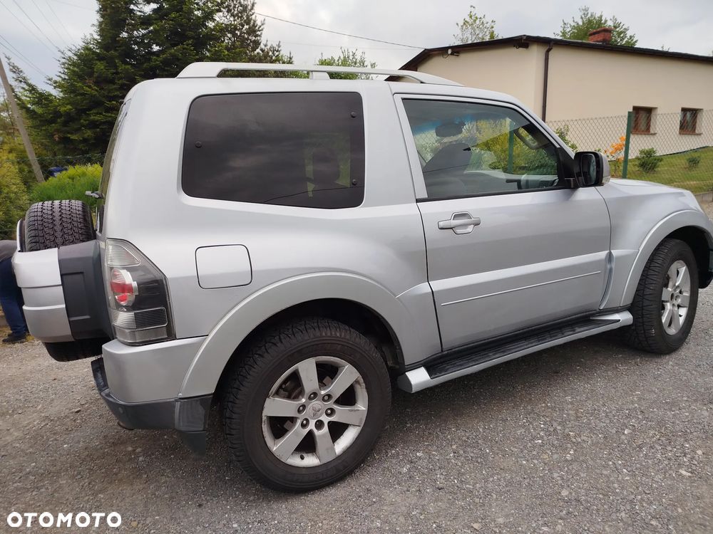 Mitsubishi Pajero - 11