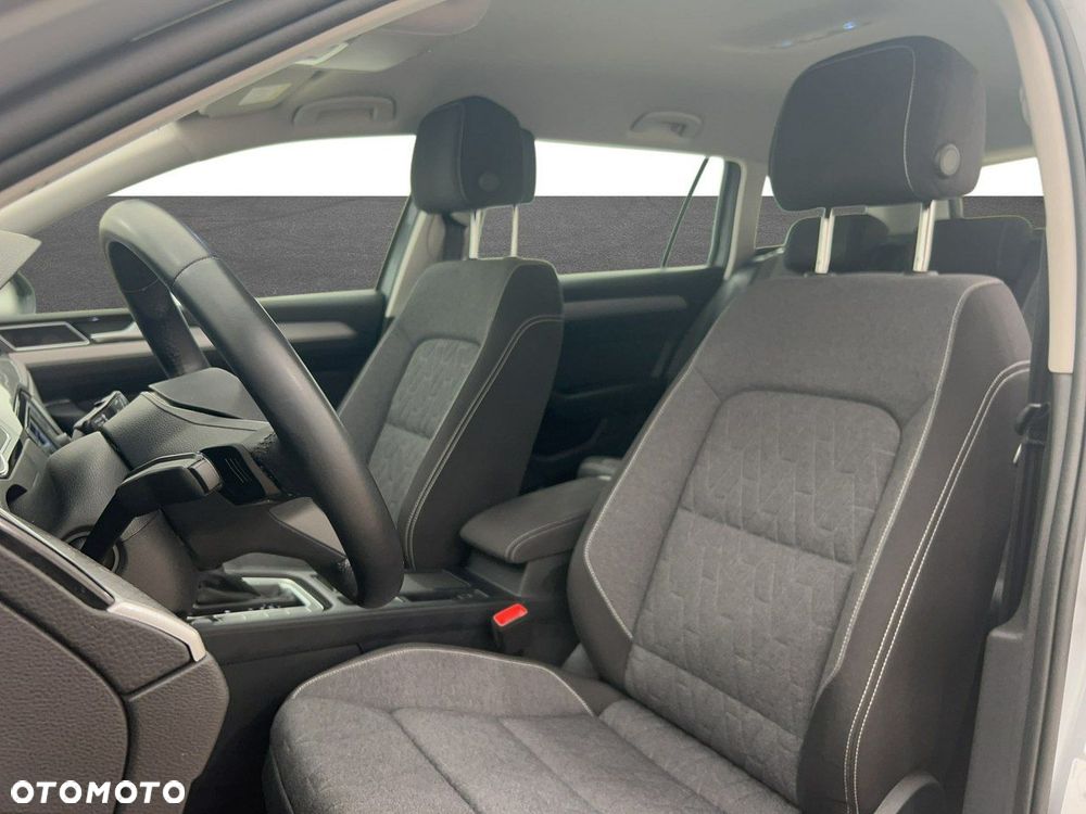 Volkswagen Passat - 11