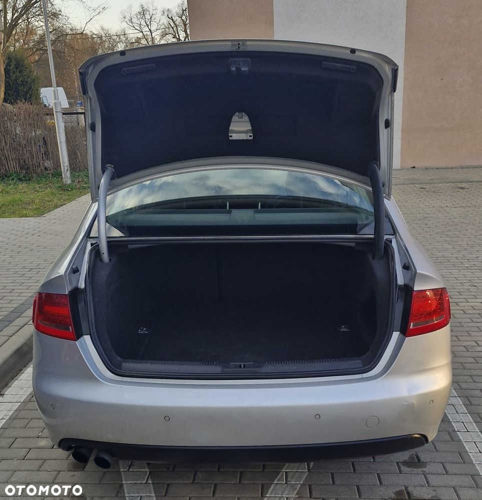 Audi A4 Limousine - 14