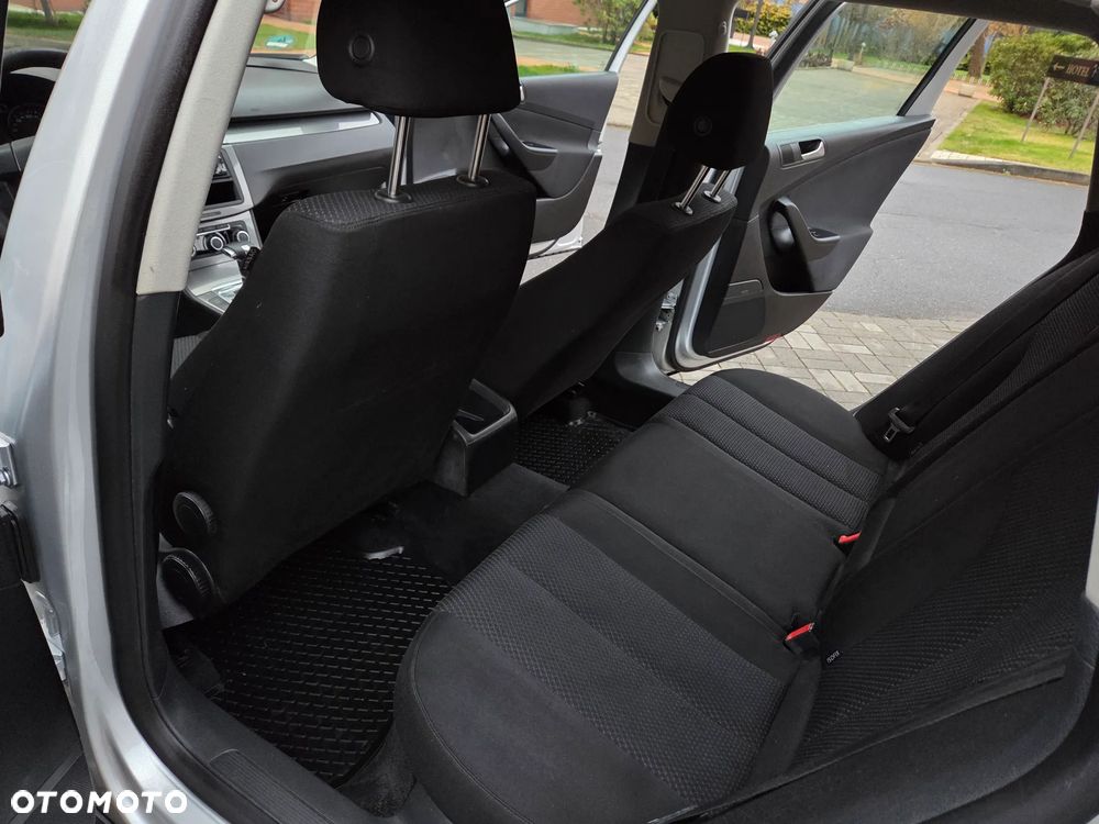 Volkswagen Passat 2.0 TDI DPF DSG Trendline - 29