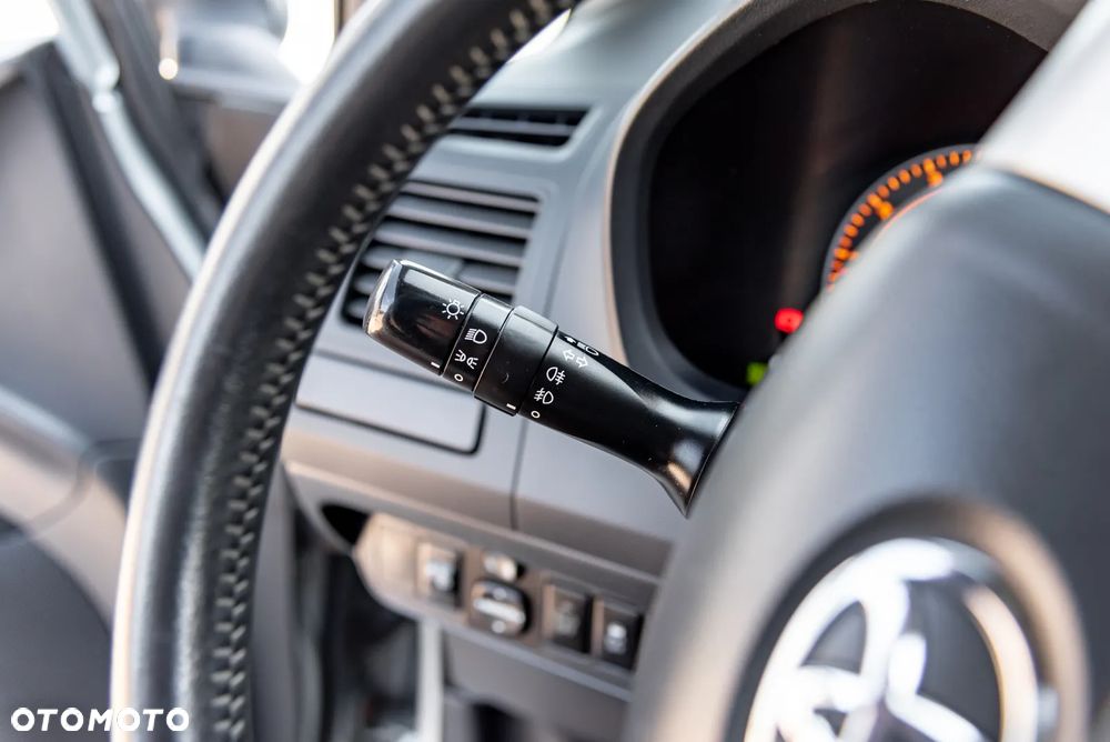 Toyota Auris 1.33 VVT-i Terra - 31