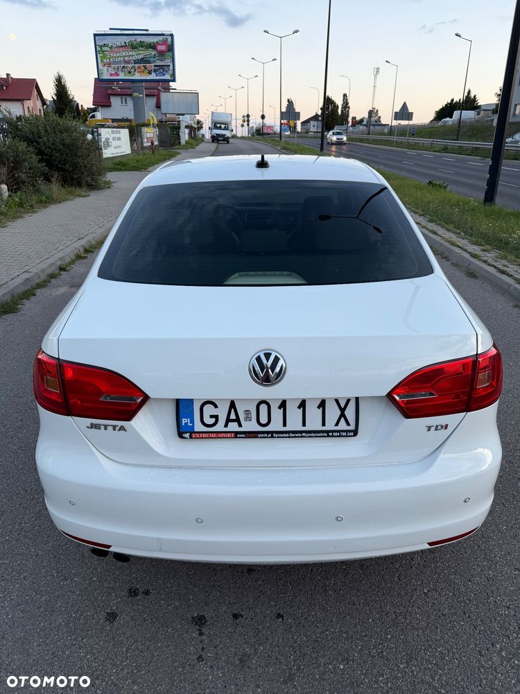 Volkswagen Jetta 2.0 TDI DSG Highline - 11