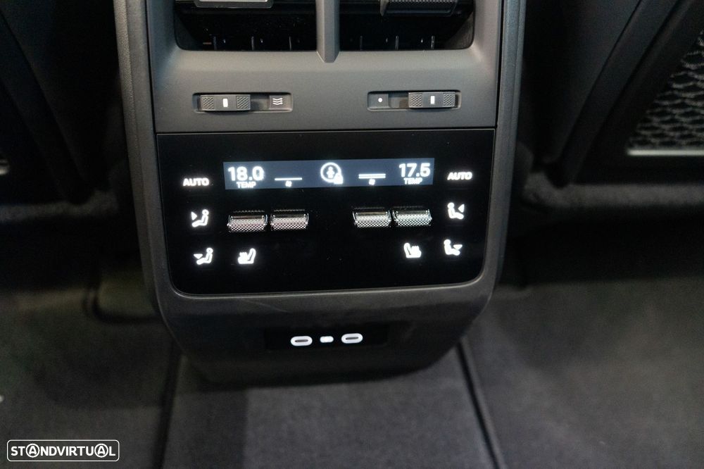 Porsche Macan Electric 4 - 8