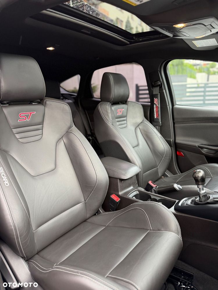 Ford Focus 2.0 EcoBoost ST mit Leder-Exclusiv-Paket - 16