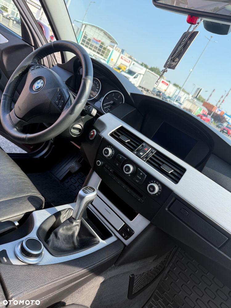 BMW Seria 5 525d - 16