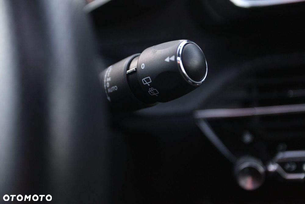 Peugeot 2008 1.2 PureTech GT Line S&S EAT8 - 24