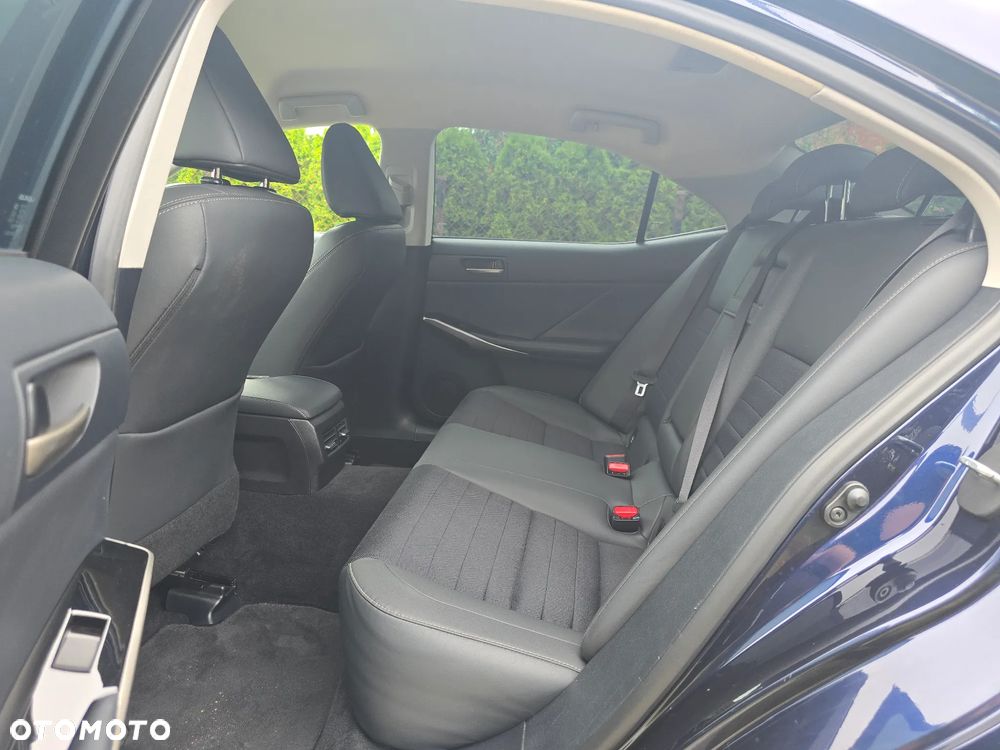 Lexus IS 200t / 300 Prestige - 21