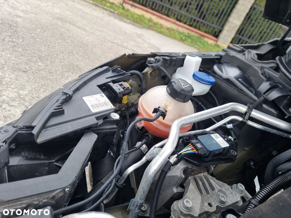 Peugeot 308 BlueHDi 130 EAT6 Stop & Start Allure Business-Paket - 28