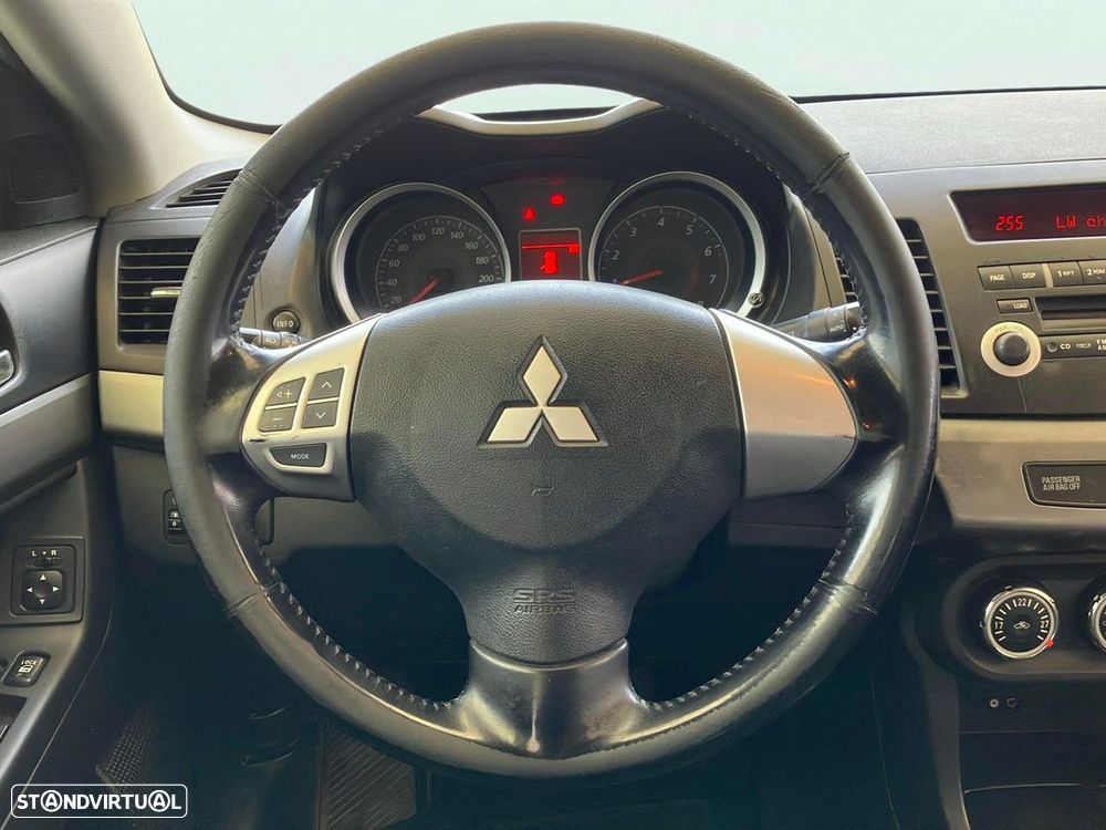 Mitsubishi Lancer 1.5 Invite - 11