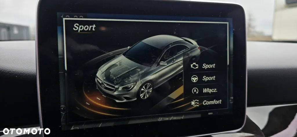 Mercedes-Benz CLA 250 4Matic 7G-DCT UrbanStyle Edition - 8