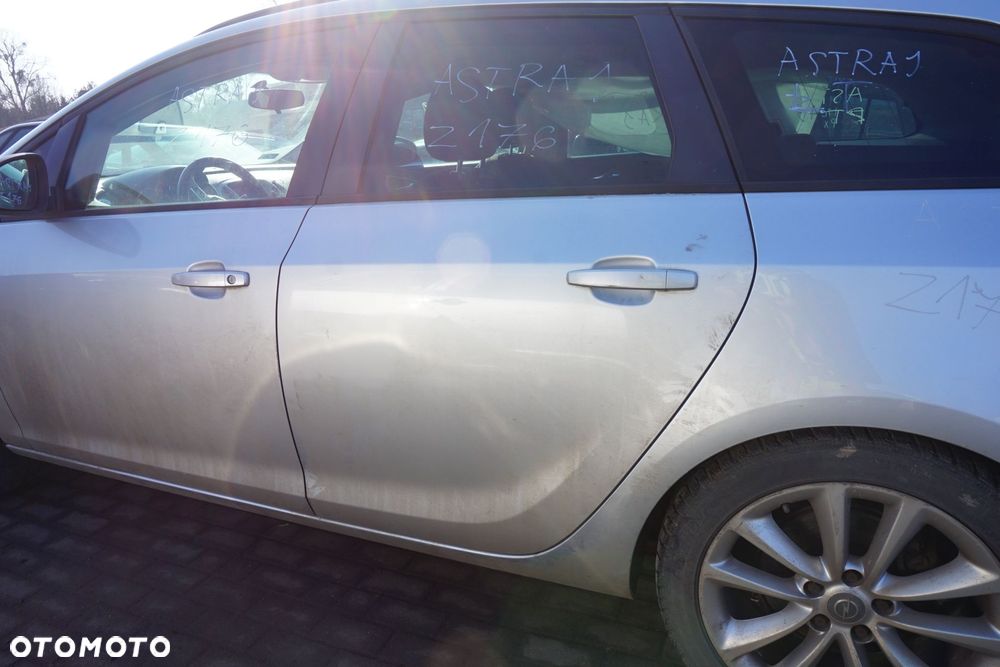 DRZWI TYLNE LEWE ASTRA IV J KOMBI Z176  SREBRNY OPEL 2009-2015 - 2