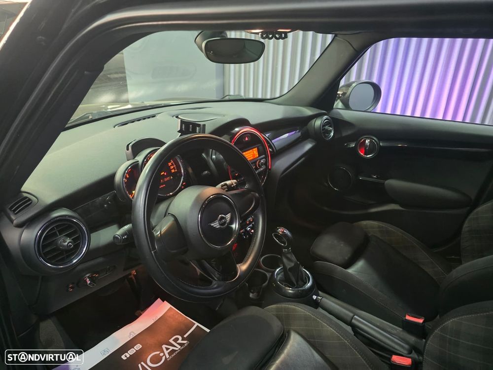 MINI 5 Portas Cooper D Auto - 4