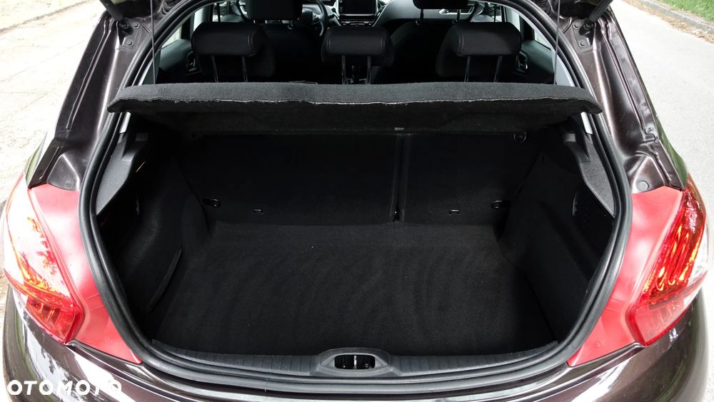 Peugeot 208 120 VTI Allure - 33