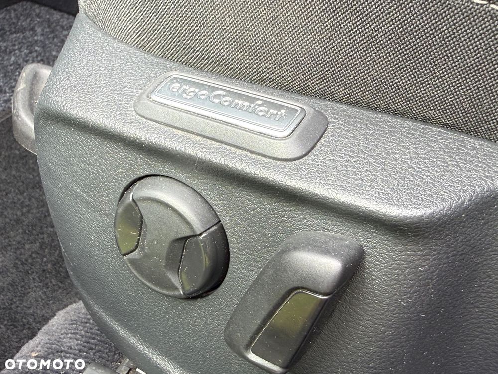 Volkswagen Passat Variant 1.6 TDI SCR DSG Comfortline - 29