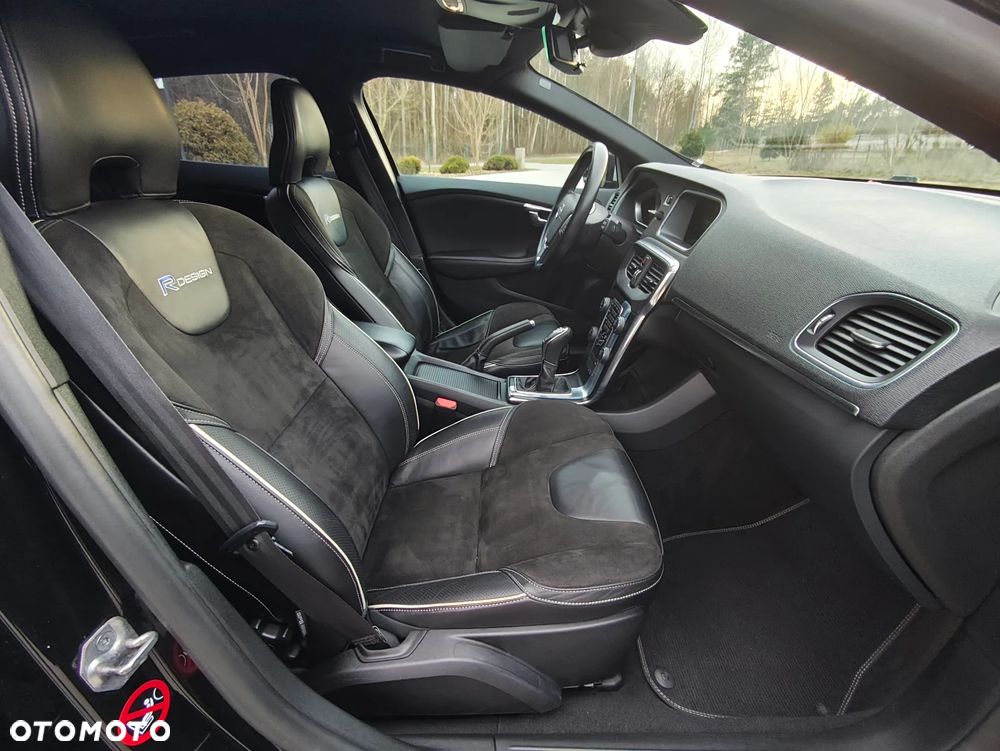 Volvo V40 D2 R Design - 18