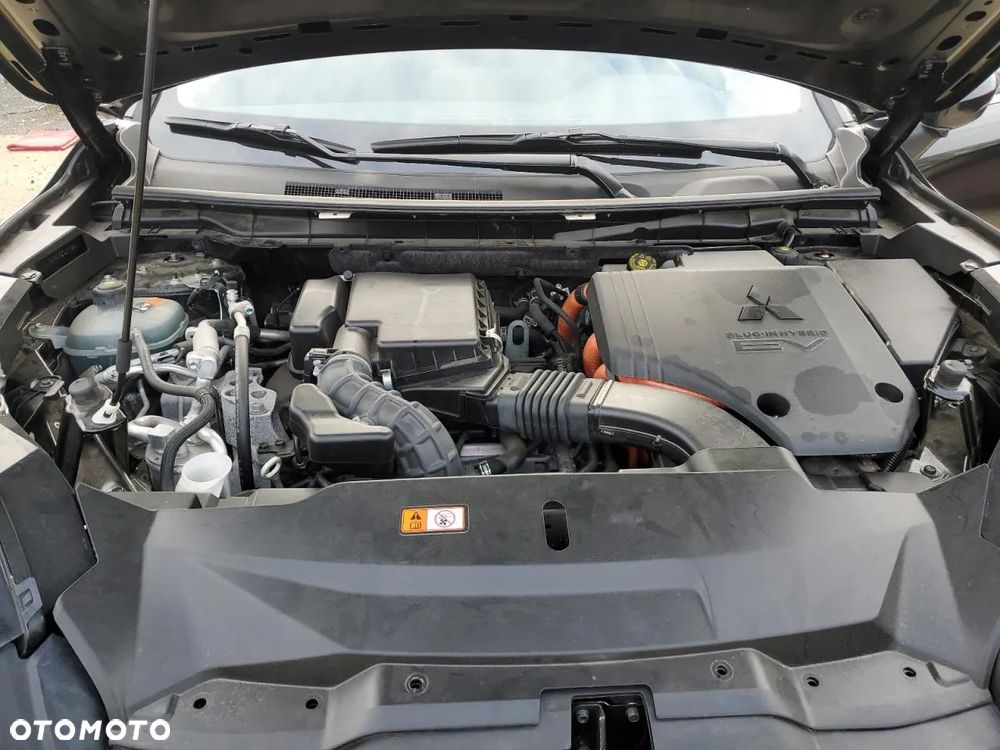 Mitsubishi Outlander - 12