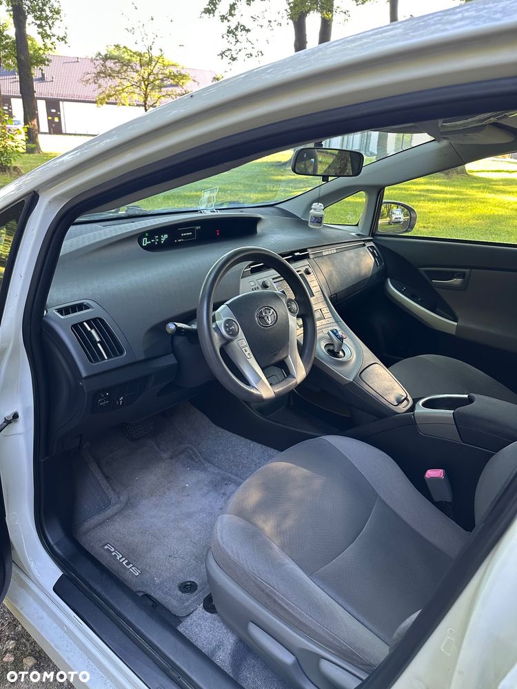 Toyota Prius (Hybrid) - 6