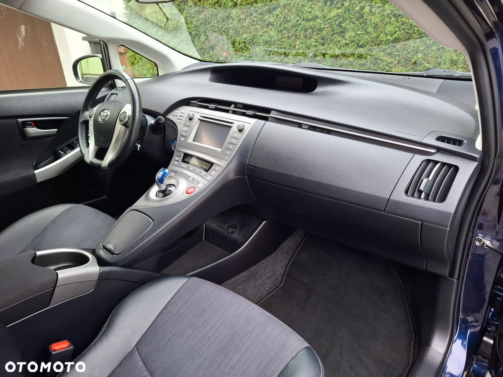 Toyota Prius (Hybrid) Executive - 18