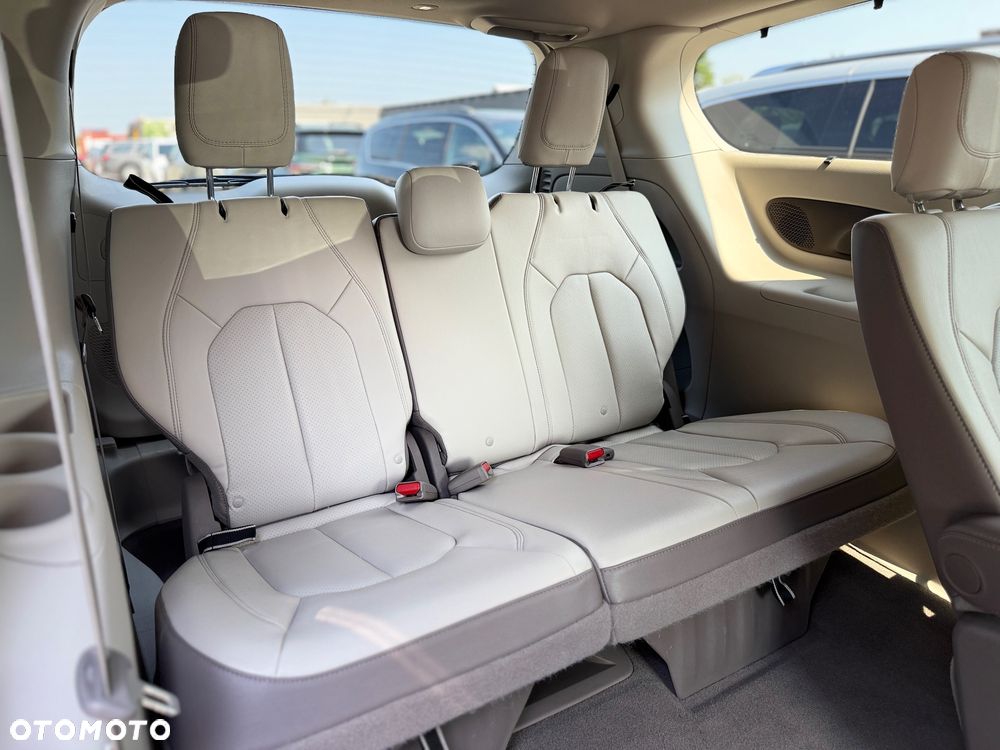 Chrysler Pacifica - 24