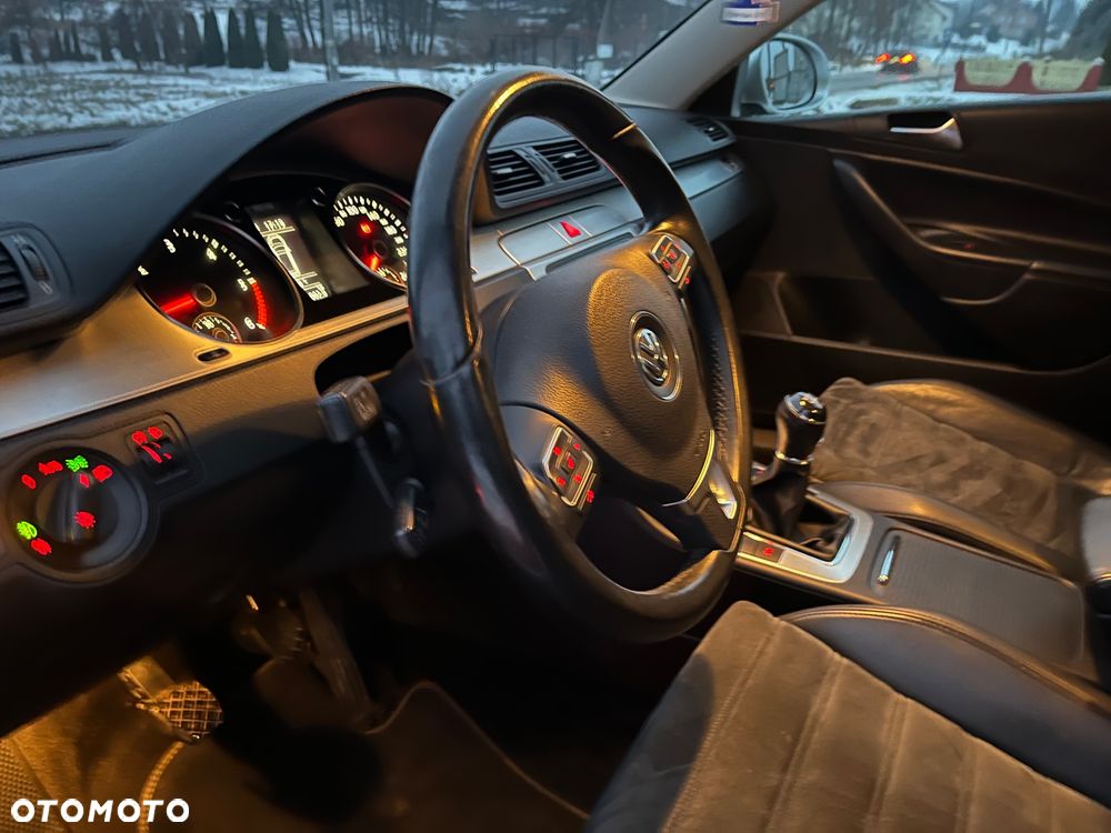 Volkswagen Passat 2.0 TDI DPF Highline - 20