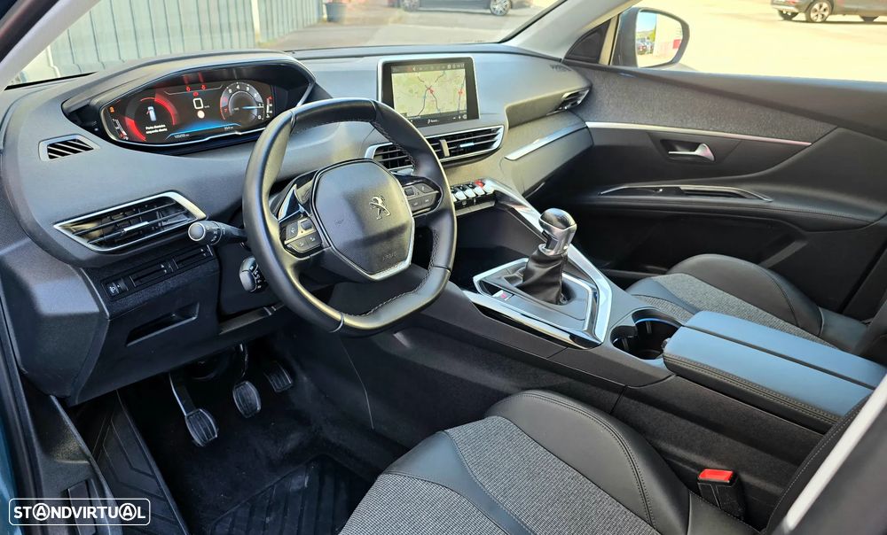 Peugeot 5008 PureTech 130 Allure — fotografia 8