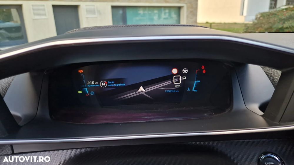 Peugeot 2008 PureTech 130 EAT8 GT Exclusive - 11