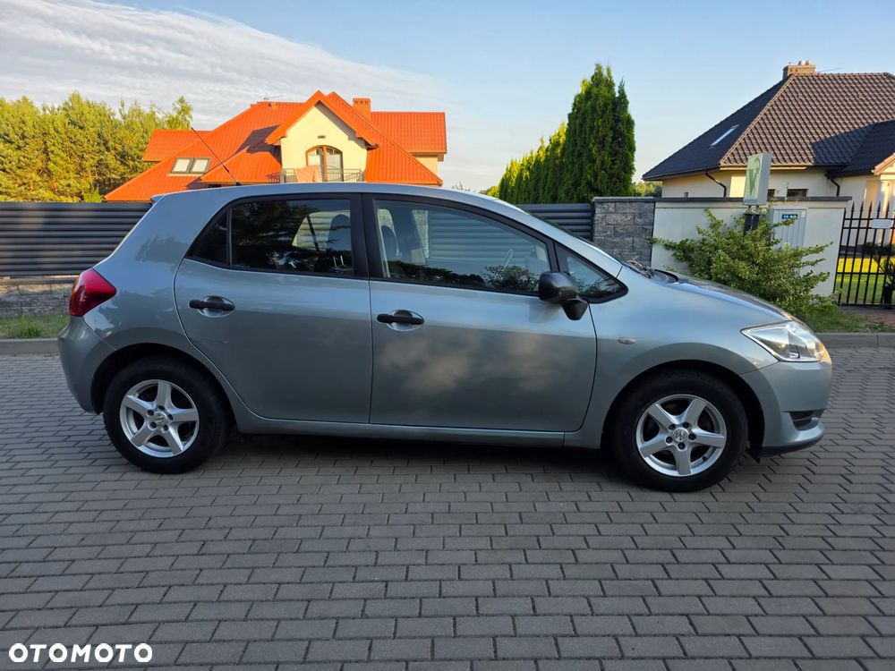 Toyota Auris 1.33 VVT-i Terra - 2