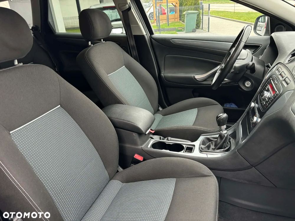 Ford Mondeo 1.6 TDCi Champions Edition - 17