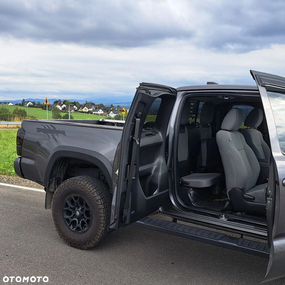 Toyota Tacoma - 2