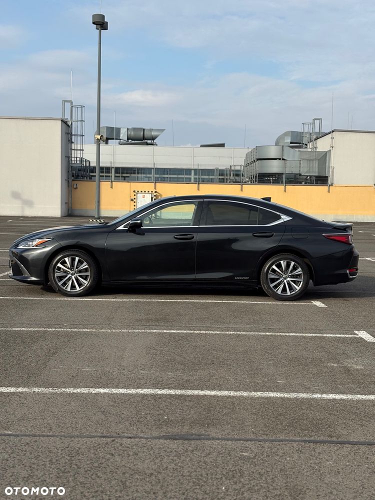Lexus ES - 7