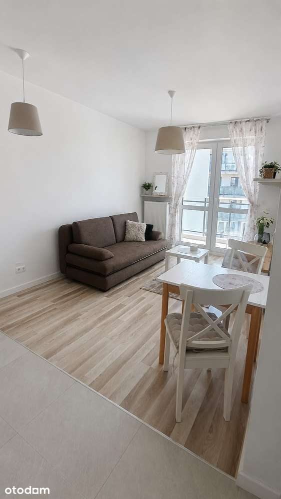 Jasne 2 pokojowe mieszkanie z balkonem / 39m2 blisko przystanku /URSUS