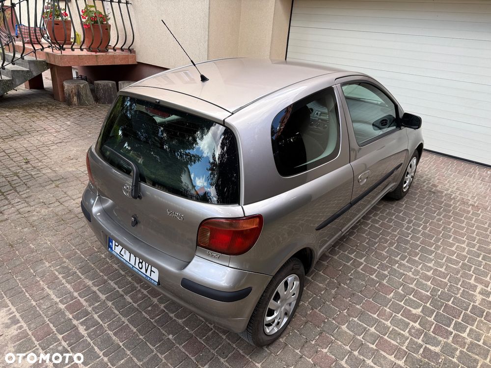 Toyota Yaris - 24